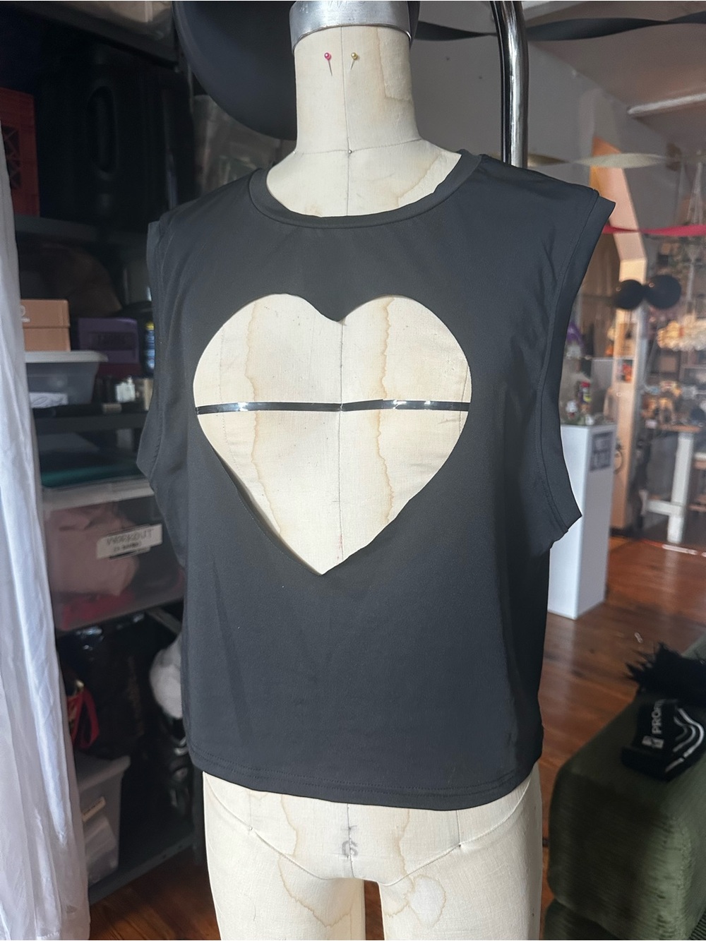 MANFINITY Black Sleeveless Crop Top with Heart Cutout